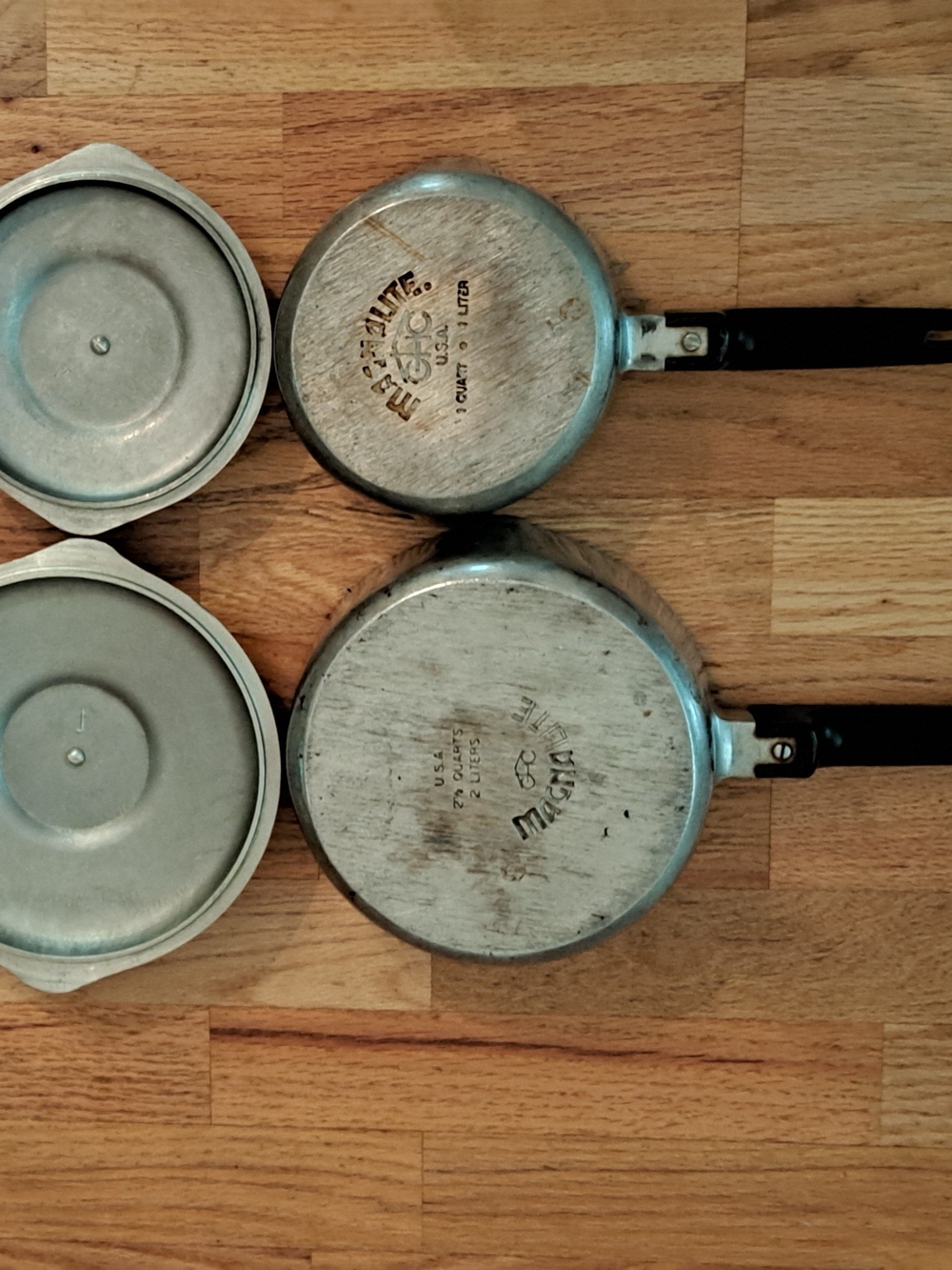 Silver Aluminum Stovetop Saucepan with Lid - Silver - Picture 4 of 5